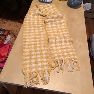 Banana republic gold cream houndstooth plaid scarf